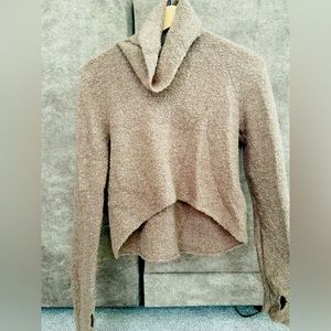 Turtle neck sweater cropped